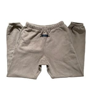 Fear of God Essentials FOG
Sweatpants FW22 (Size 14/16, FITS S)